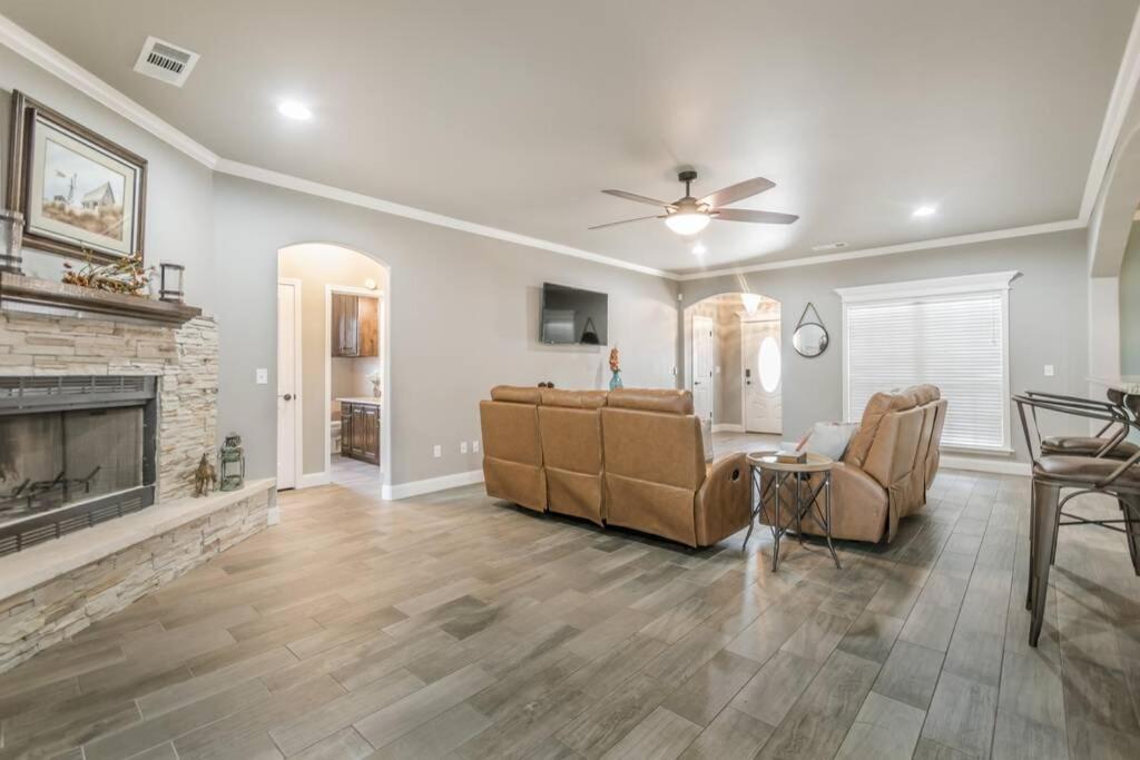 Cheerful 3 Bedroom Home, King Bed, 10 Min From Palo Duro Canyon, Fireplace, Washer Dryer Kültér fotó