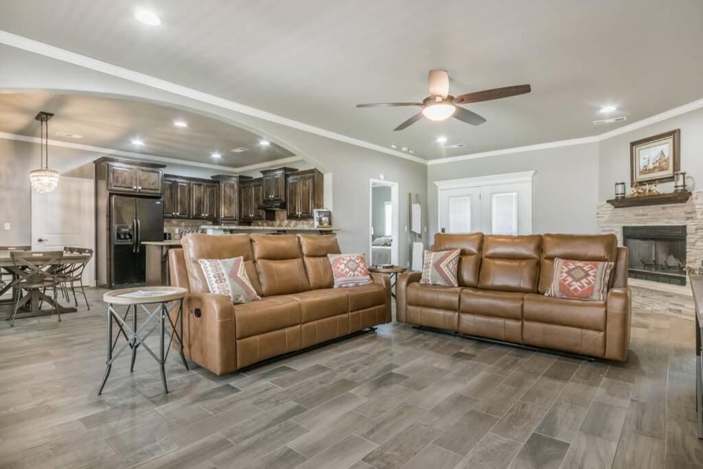 Cheerful 3 Bedroom Home, King Bed, 10 Min From Palo Duro Canyon, Fireplace, Washer Dryer Kültér fotó