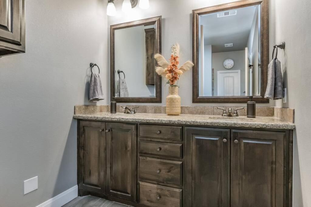 Cheerful 3 Bedroom Home, King Bed, 10 Min From Palo Duro Canyon, Fireplace, Washer Dryer Kültér fotó