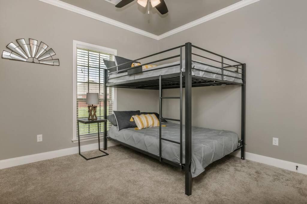 Cheerful 3 Bedroom Home, King Bed, 10 Min From Palo Duro Canyon, Fireplace, Washer Dryer Kültér fotó